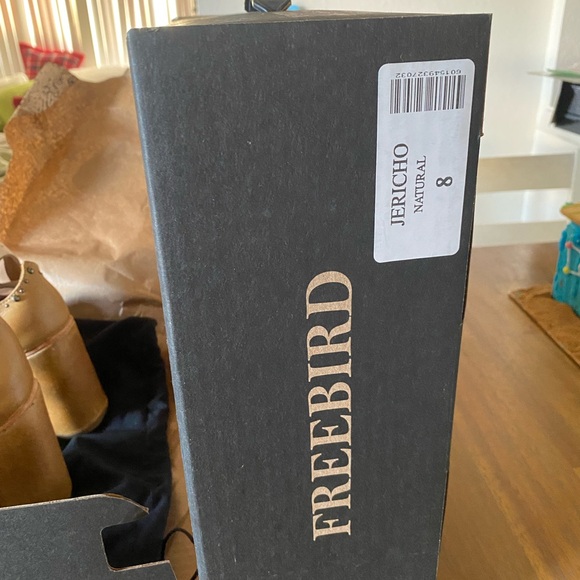 Freebird booties; Jericho Natural, size 8 - Picture 7 of 11